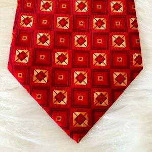 Roundtree & Yorke Mens Tie Necktie Red Gold Geometric 100% Silk Tied Wide Career